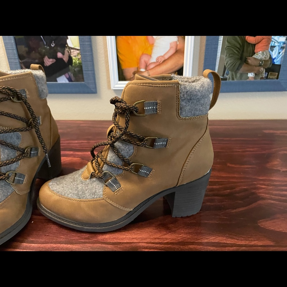 Perfect Fall/Winter Boots! Previously Loved. Grea… - image 3